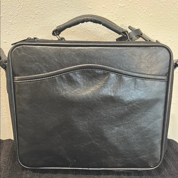 Black Leather Laptop Bag with Sturdy Handle and Flap Closure - Picture 12 of 12